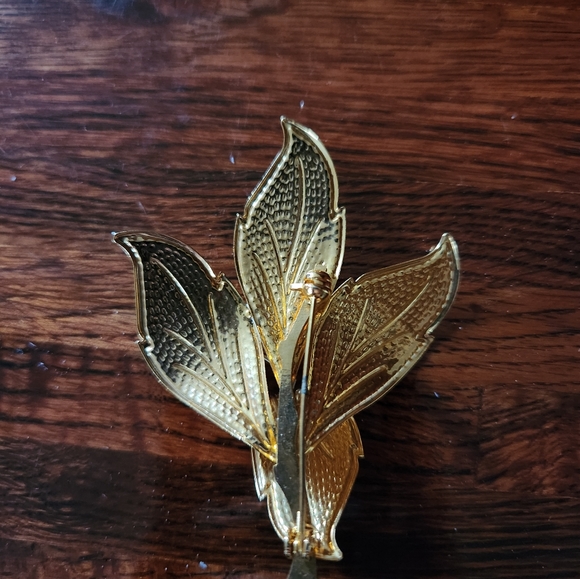 Vintage Pointsetta Brooch - Picture 4 of 6